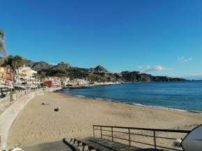 NAXOS - TAORMINA Incantevole a 2 minuti dal mare, Giardini Naxos